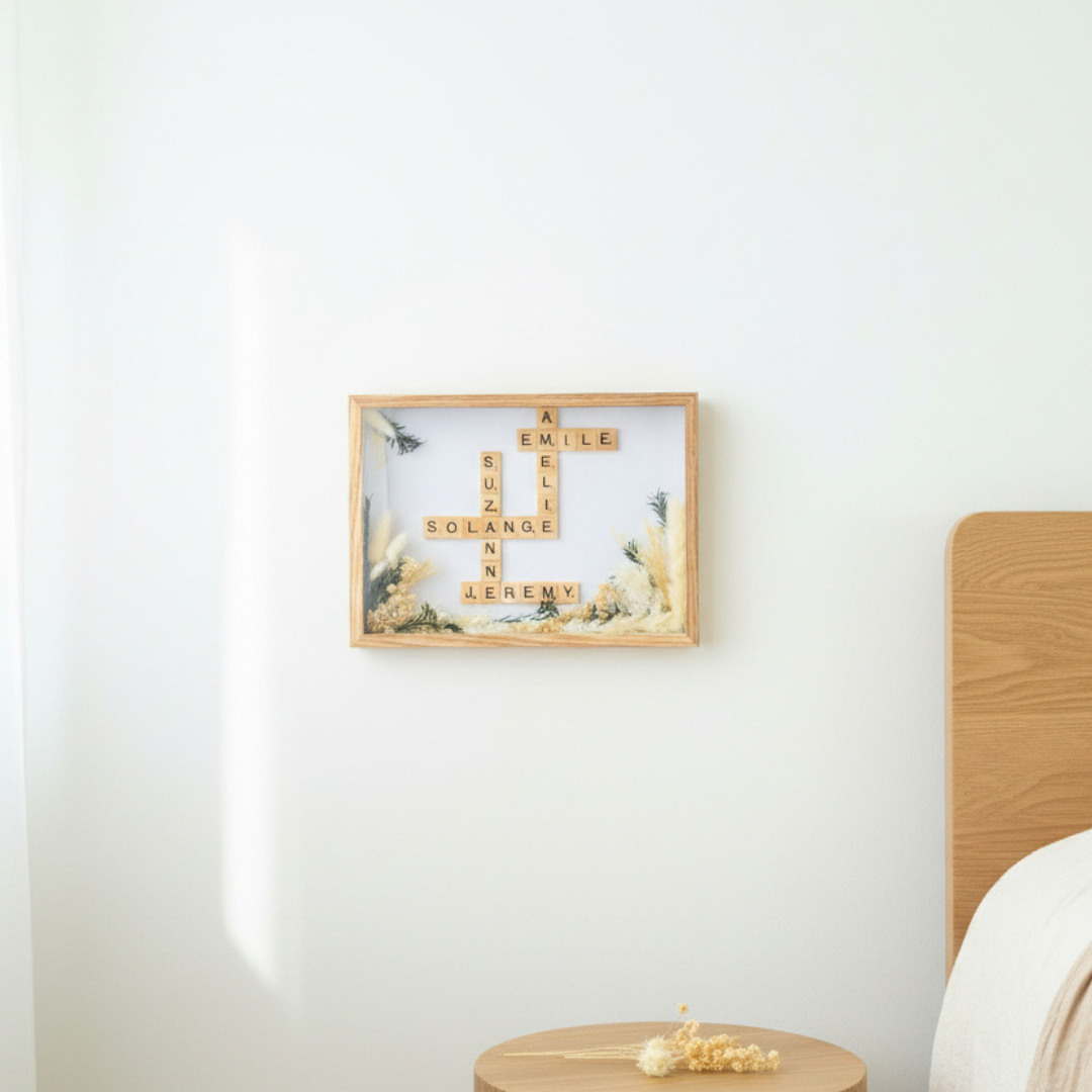 Cadre Scrabble Personnalisé avec Prénoms & Fleurs Séchées – Cadeau Fête des Mères