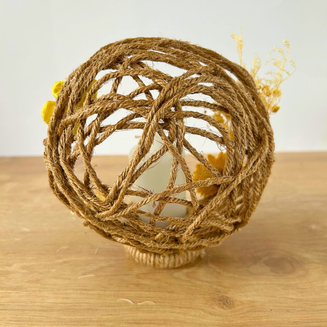 Composition florale personnalisée avec bougie – Cadeau Fête des Mères