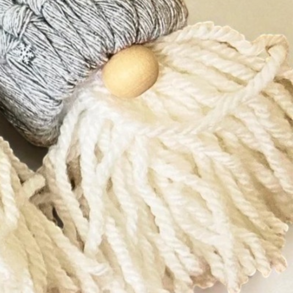 Gnome de Noël en Macramé – Décoration de Sapin Artisanale