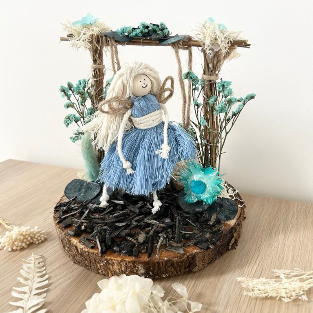 Décoration Lumineuse Fée sur Balançoire – Cadeau de Baptême Unique & Personnalisé