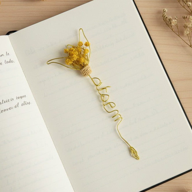 Marque-page personnalisé avec prénom et fleurs séchées – cadeau maîtresse, ATSEM ou nounou