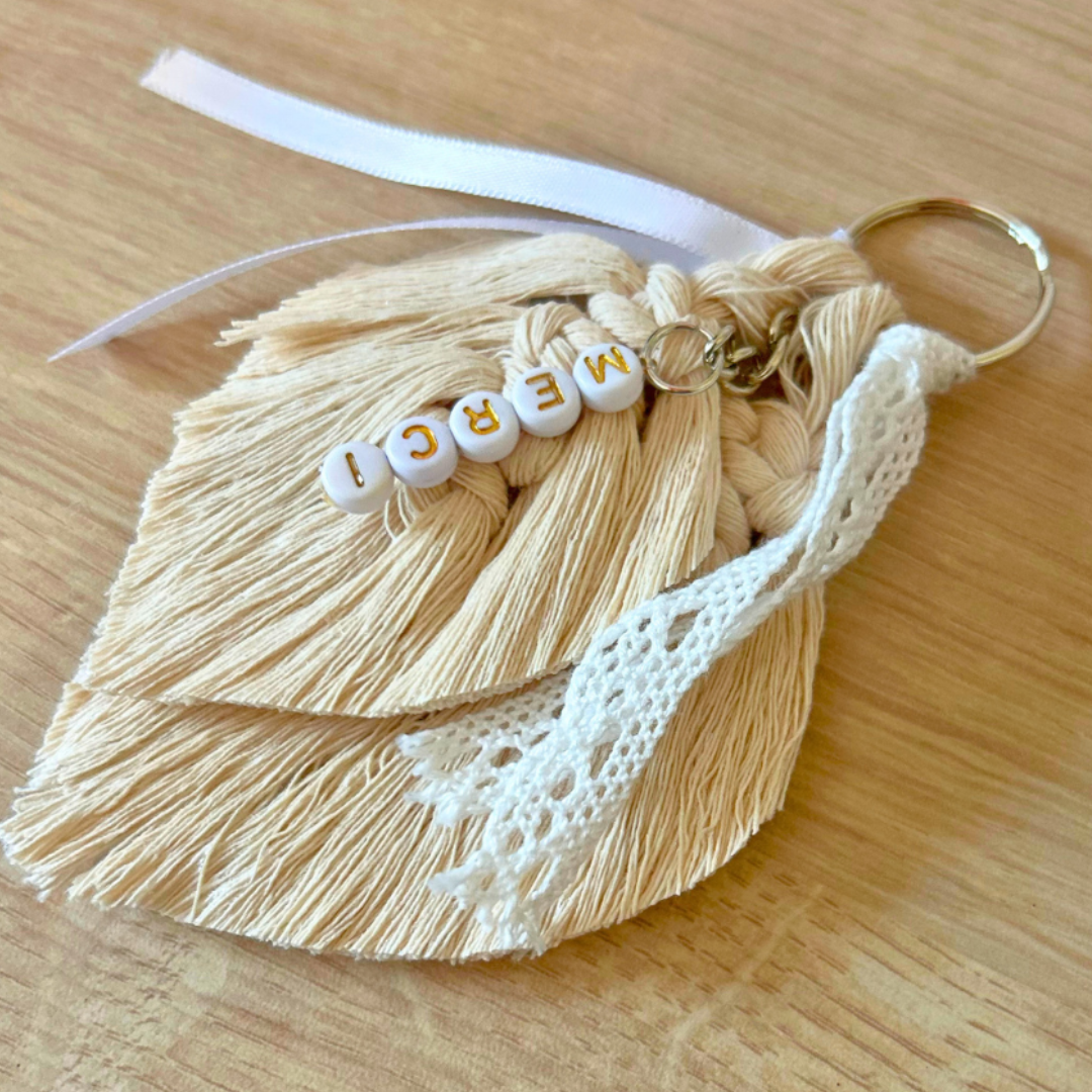 Porte-clés personnalisé macramé avec prénom – Cadeau invité baptême