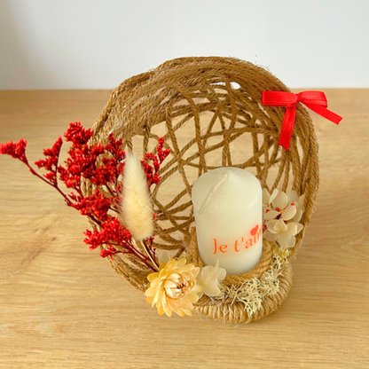 Composition florale personnalisée avec bougie – Cadeau Saint-Valentin romantique
