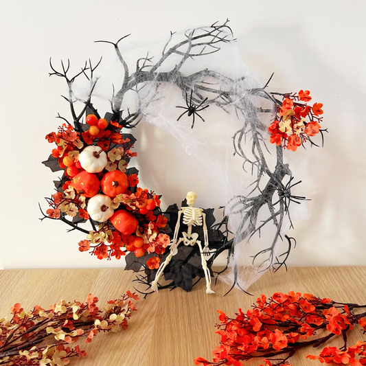 Couronne Halloween – Fleurs, Citrouilles, Squelette & Araignées – Déco de porte