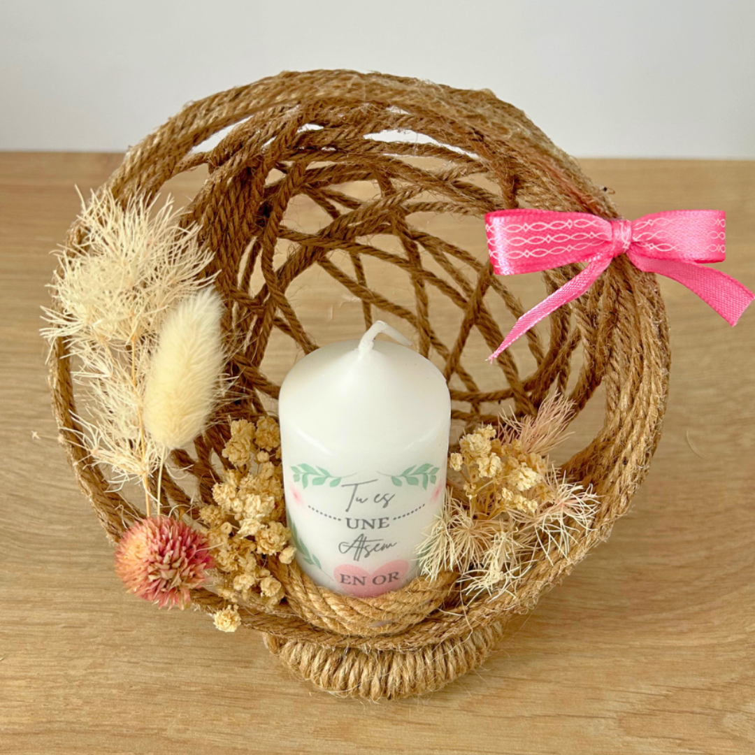 Composition florale personnalisée avec bougie – Cadeau maîtresse, nounou, ATSEM fin d’année