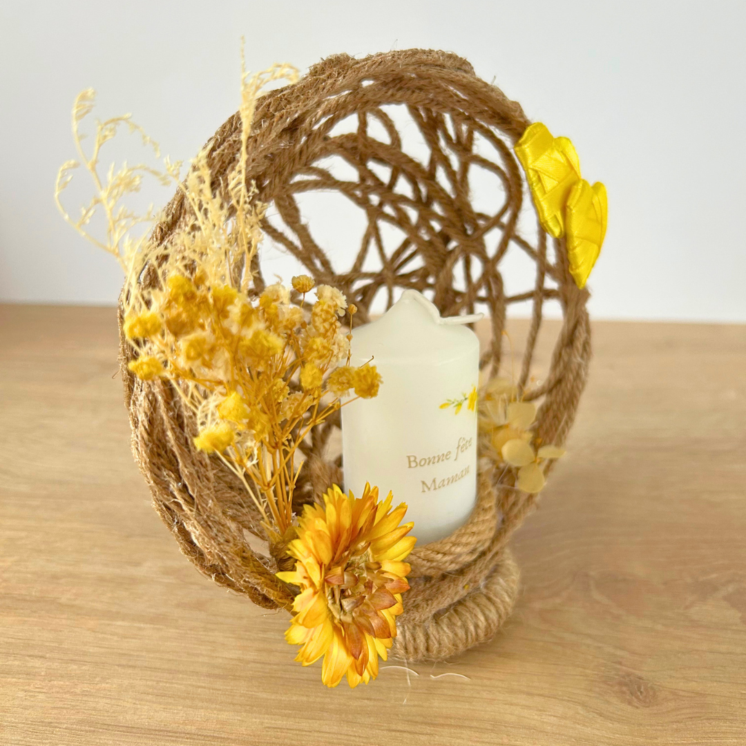Composition florale personnalisée avec bougie – Cadeau Fête des Mères