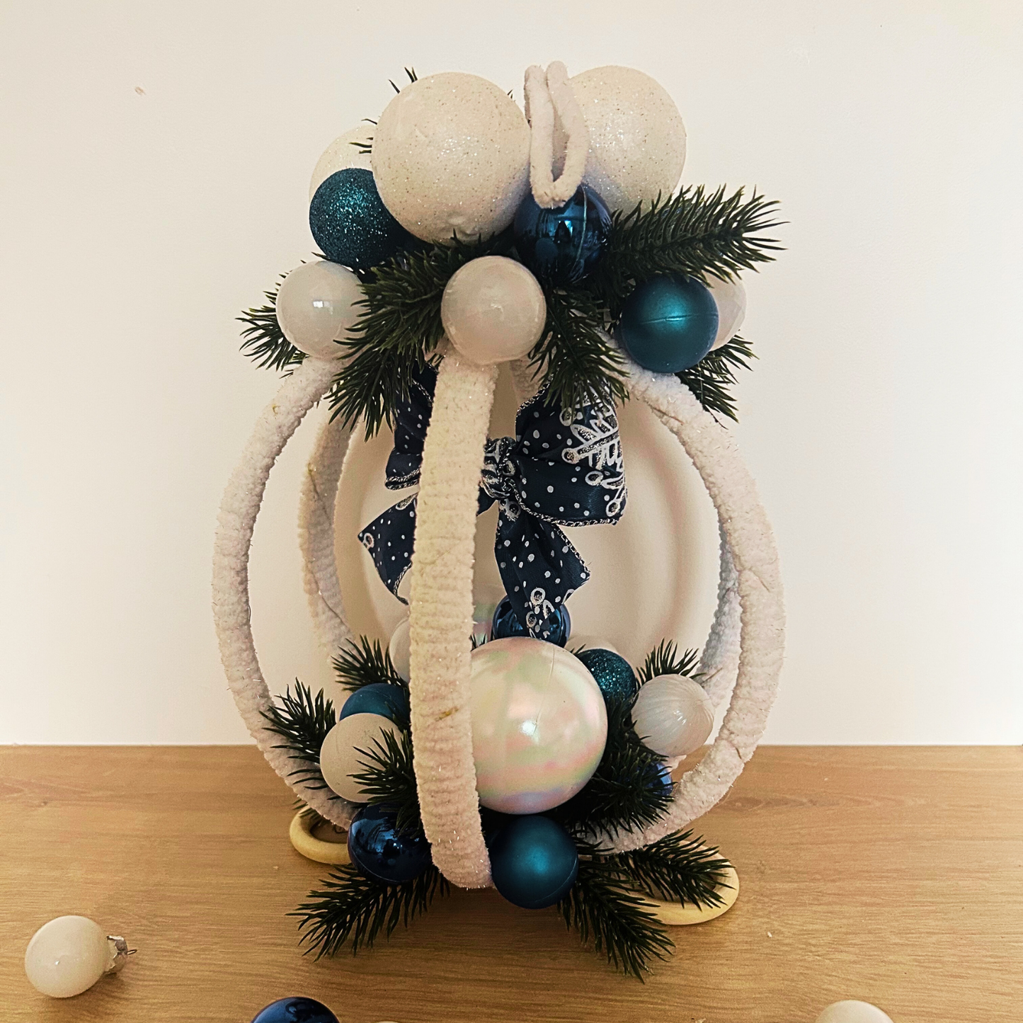 Grande Boule de Noël Lumineuse – Création Artisanale en Bambou et Jute