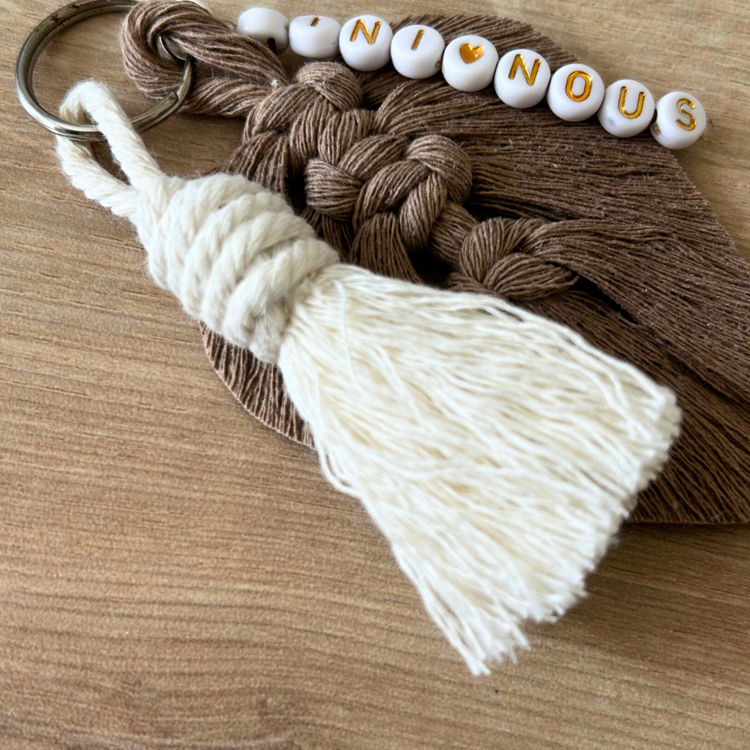 Porte-clé personnalisé macramé – annonce grossesse avec prénom ou message