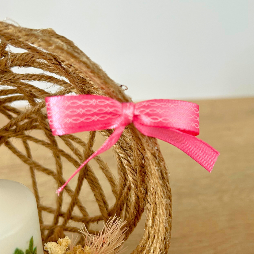 Composition florale personnalisée avec bougie – Cadeau d’anniversaire unique et fait main
