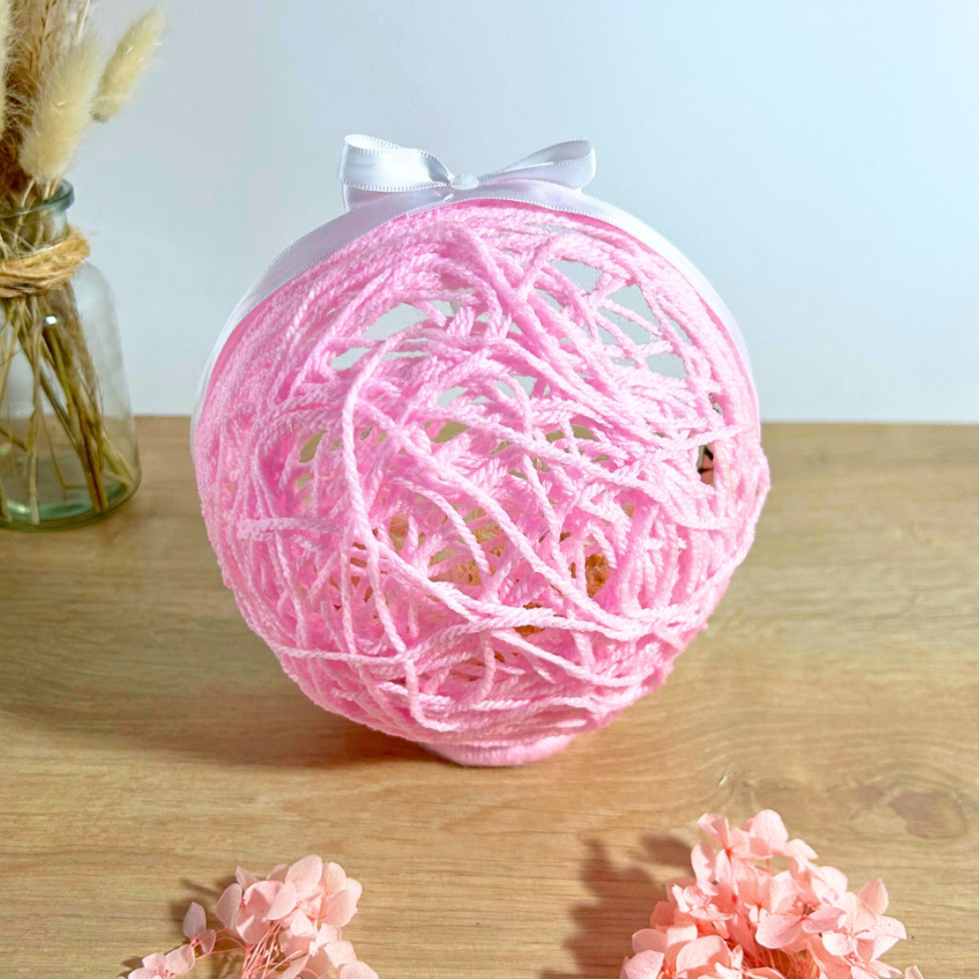 Œuf de Pâques personnalisé – décoration lapin macramé & fleurs séchées