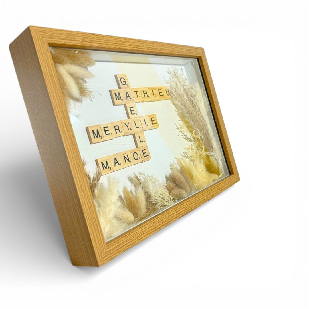 Cadre Scrabble Personnalisé Prénoms & Fleurs Séchées – Cadeau Unique pour les Mariés