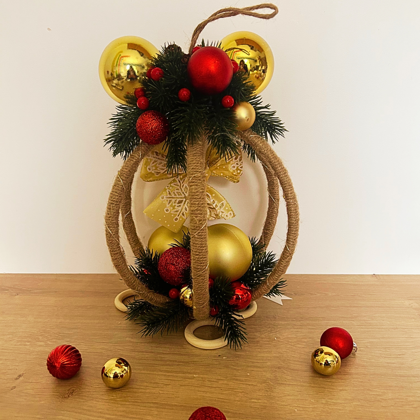 Grande Boule de Noël Lumineuse – Création Artisanale en Bambou et Jute