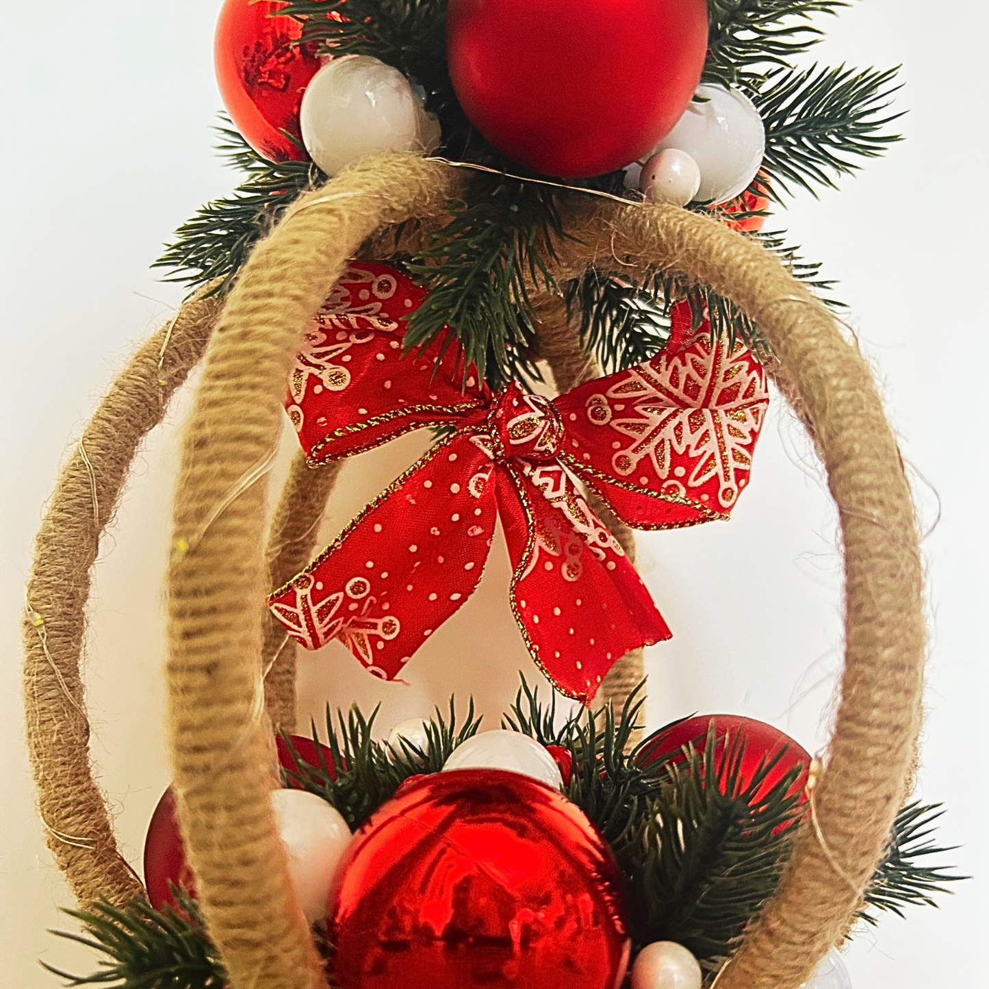 Grande Boule de Noël Lumineuse – Création Artisanale en Bambou et Jute