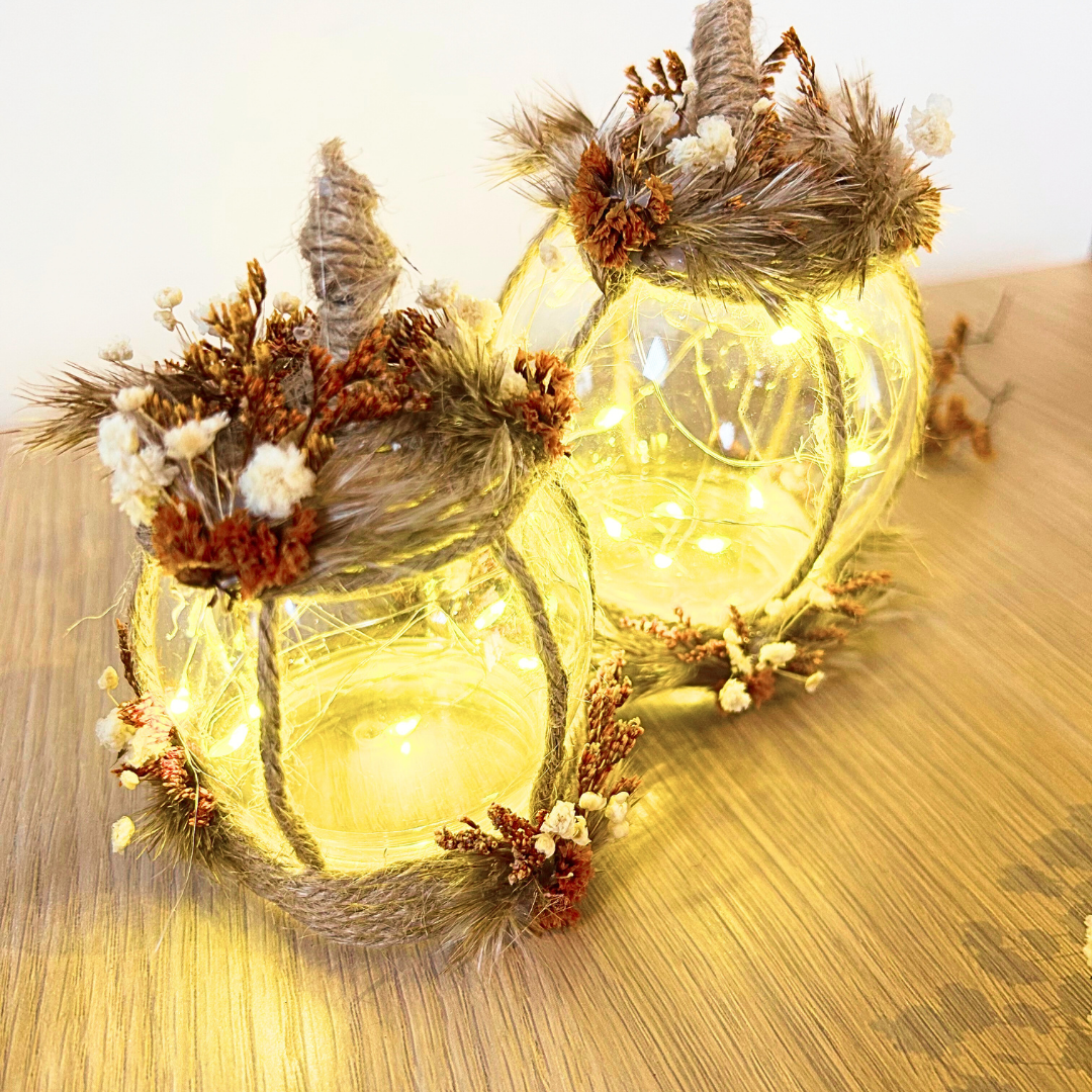 Citrouille Lumineuse Décorative – Fleurs Séchées Marron, Beige & Blanc – Déco Automne & Halloween