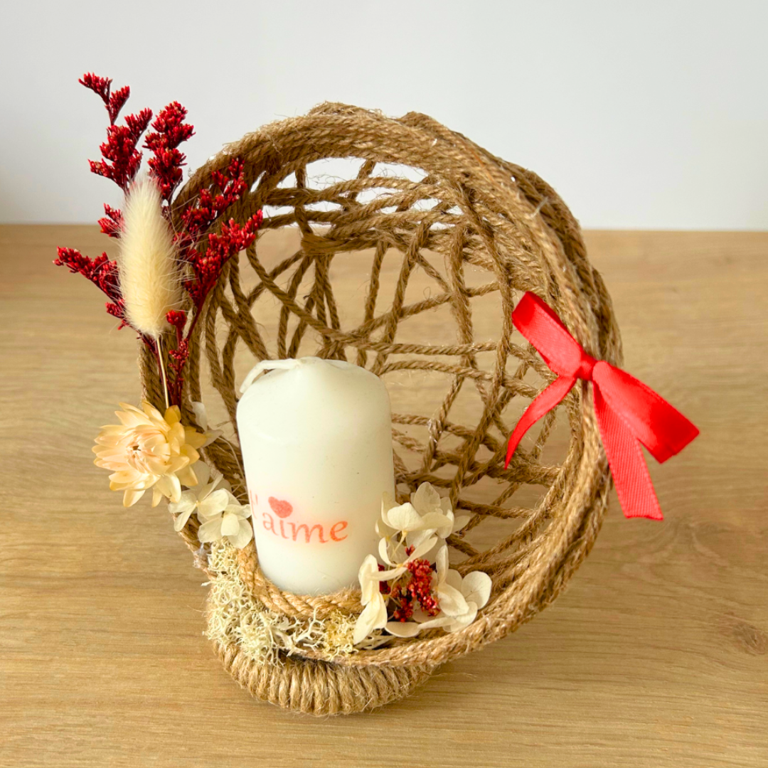 Composition florale personnalisée avec bougie – Cadeau Saint-Valentin romantique