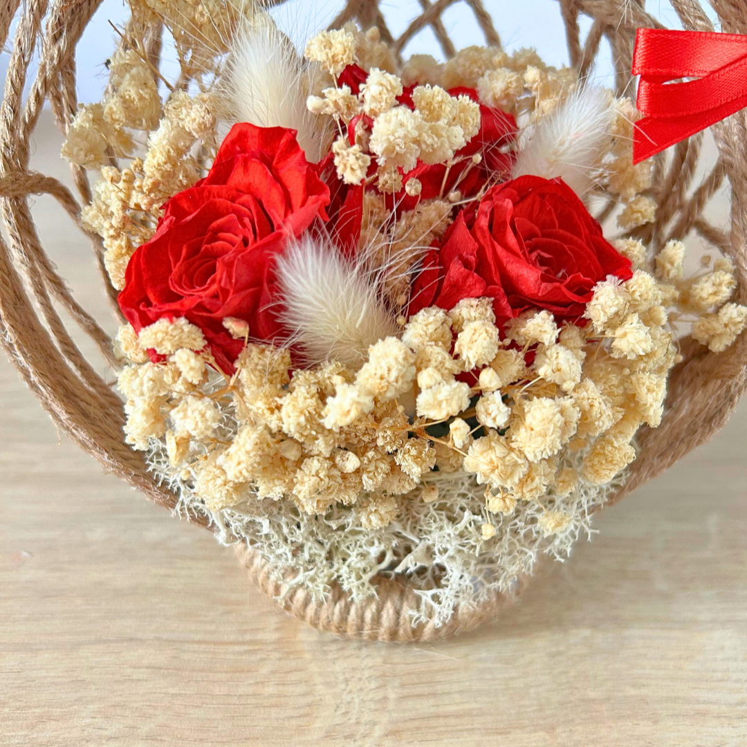 Centre de table anniversaire fleurs éternelles – composition florale décorative