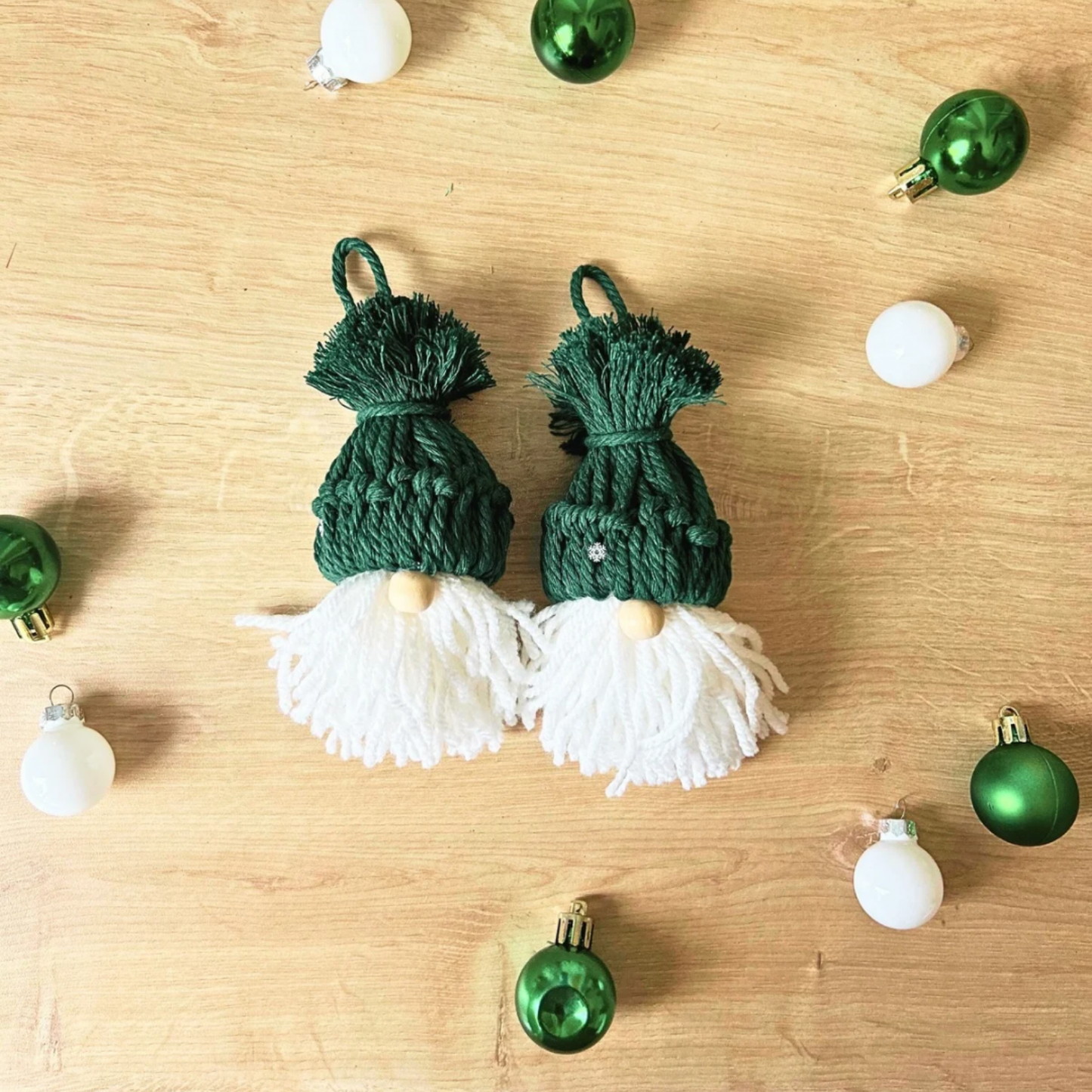Gnome de Noël en Macramé – Décoration de Sapin Artisanale