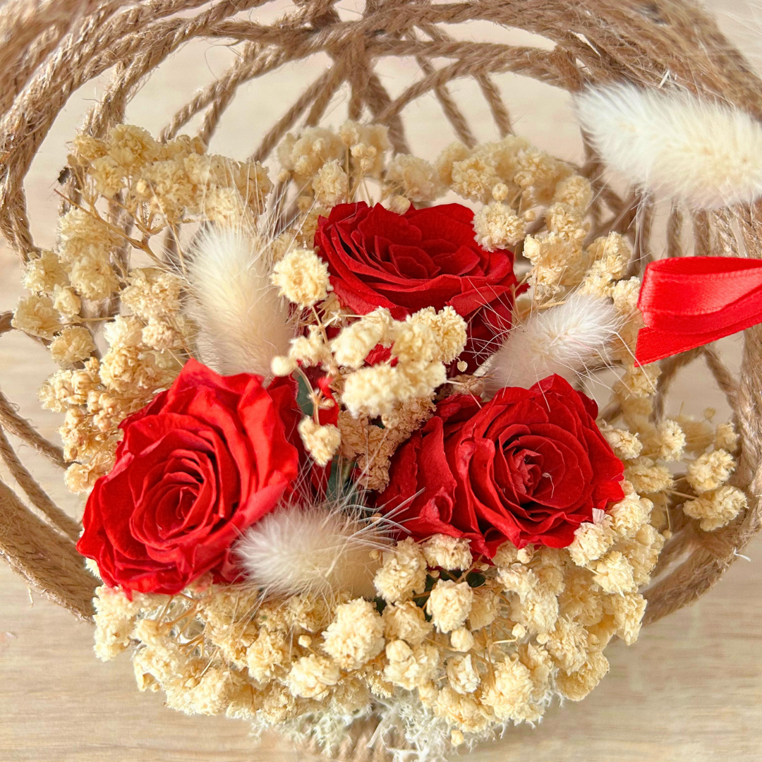 Centre de table anniversaire fleurs éternelles – composition florale décorative