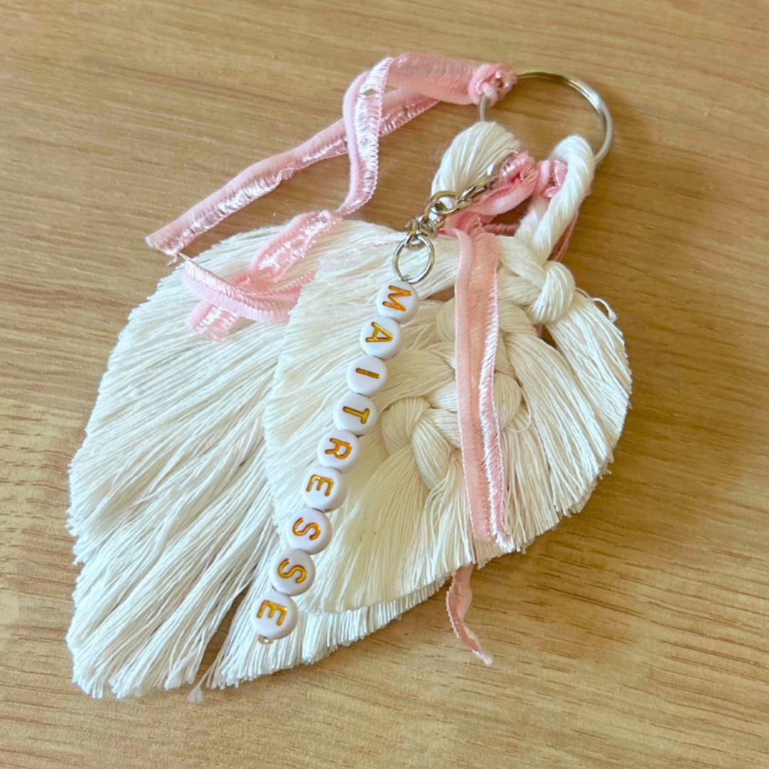 Porte-clés personnalisé macramé avec prénom – Cadeau maîtresse, nounou, ATSEM