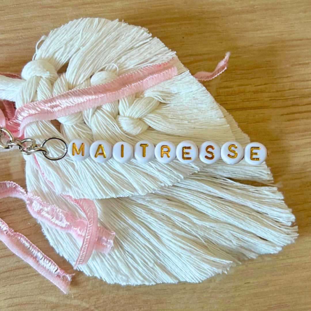 Porte-clés personnalisé macramé avec prénom – Cadeau maîtresse, nounou, ATSEM