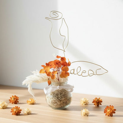 Centre de table baptême fleurs séchées – bouquet personnalisé avec prénom ou cœur