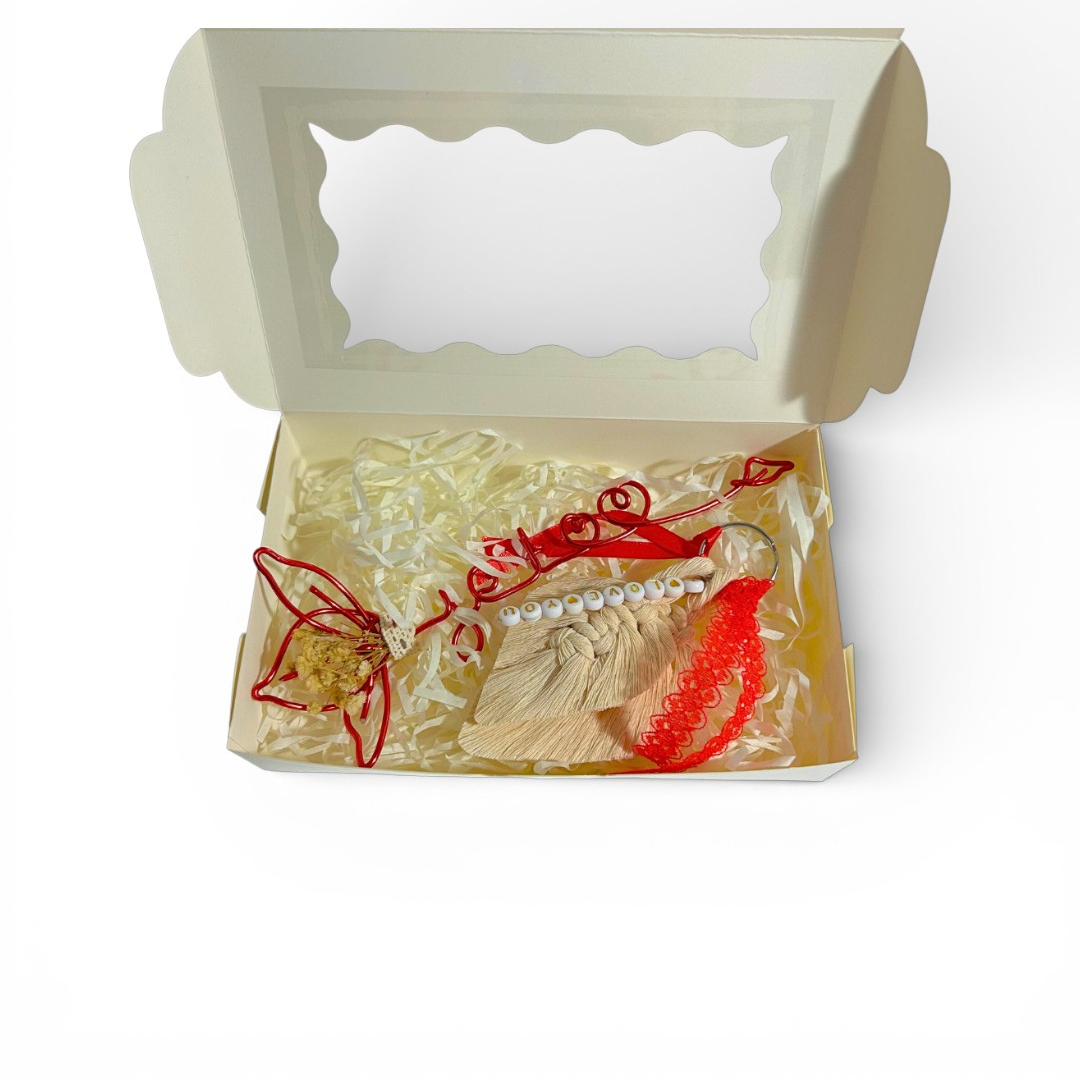 Coffret Cadeau “Je t’aime” – Porte-Clé en Macramé &amp; Marque-Page Fleuri